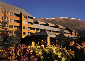 DoubleTree Hilton exterior at Breckenridge Discount Lodge.