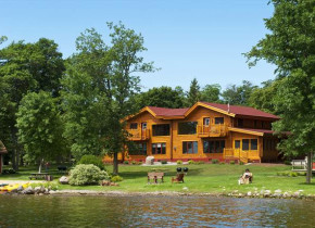 Exterior view of Brindley's Harbor Resort.
