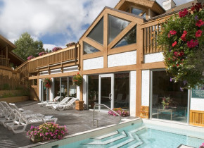 Exterior view of Banff Rocky Mountain Resort.