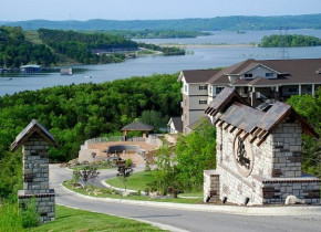 Exterior view of Thousand Hills Golf Resort.