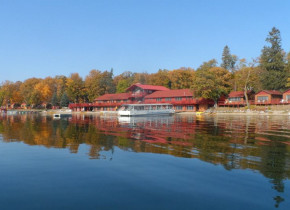 Exterior view of Fair Hills Resort.