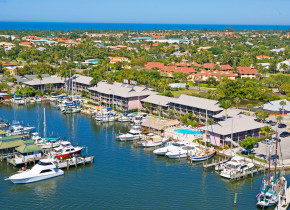 Exterior view of Cove Inn on Naples Bay.