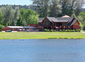 Exterior view of Canyon Lake Resort.