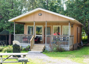 Cottage exterior at Ogopogo Resort.
