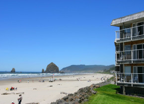 Exterior view of The Tolovana Inn.