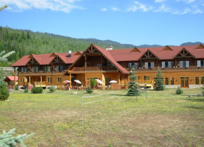 Exterior view of resort at Glacier House Hotel and Resort.