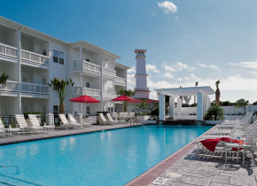 Outdoor pool at The Lighthouse Inn at Aransas Bay.