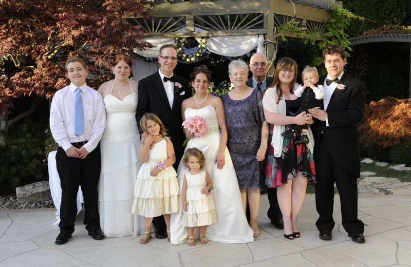 Wedding party at A Vista Villa Couples Retreat.