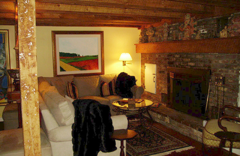 Lobby view at Nutmeg Country Inn.