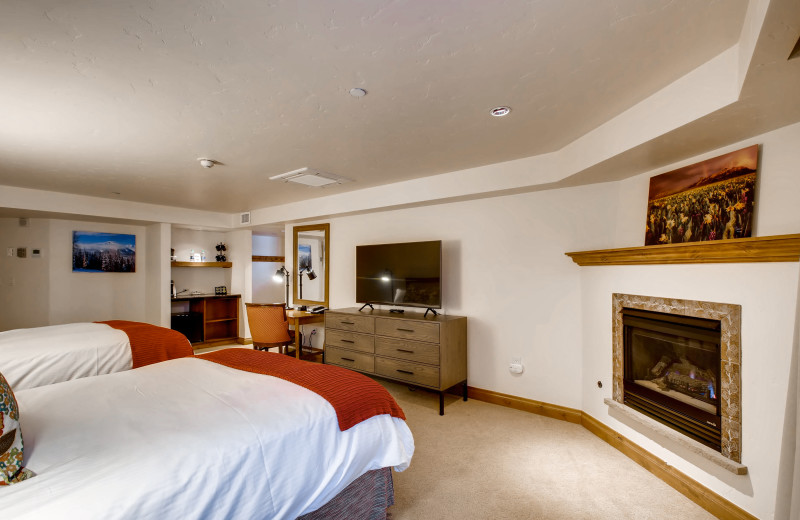 Guest bedroom at Vail Mountain Lodge & Spa.