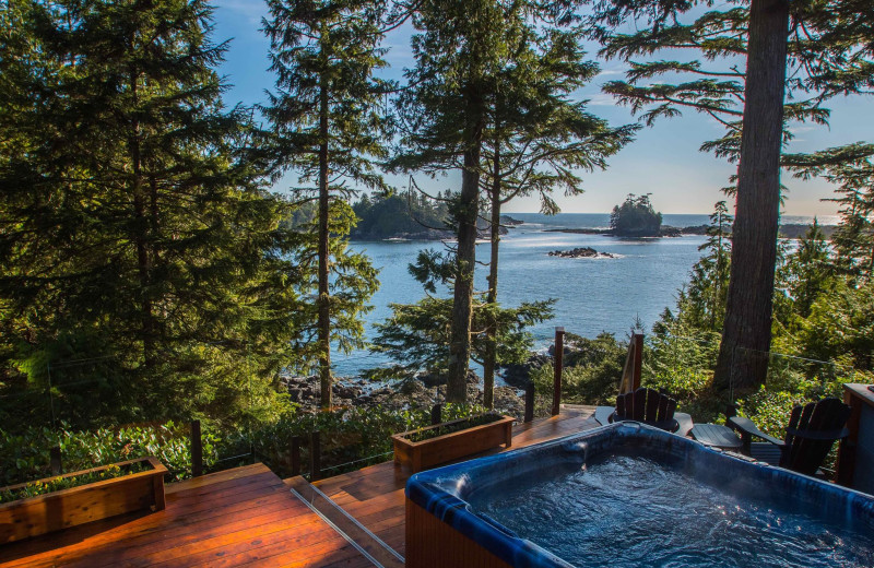 Hot tub at A Snug Harbour Inn.