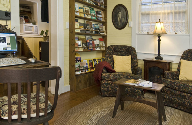 Library at Folkestone Inn B&B.