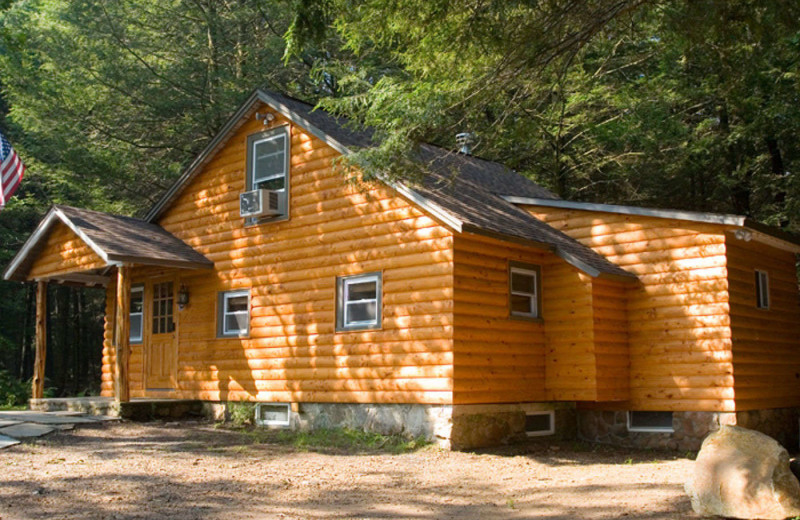 Rental exterior at Cabins-4-Rent.