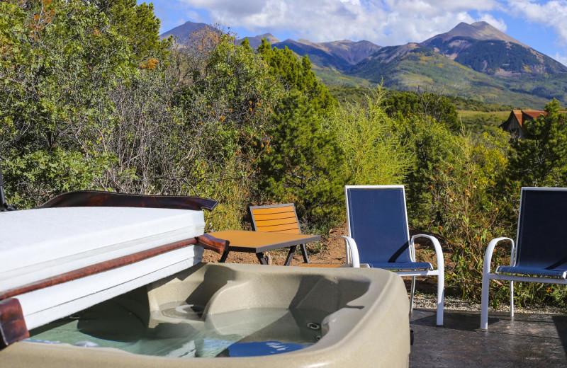 Hot tub at Whispering Oaks Ranch.