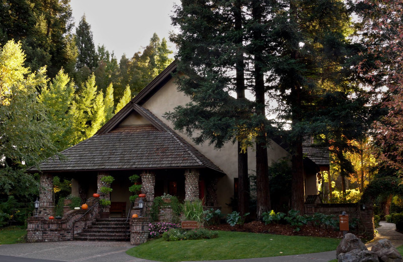 Exterior view of Harvest Inn by Charlie Palmer.