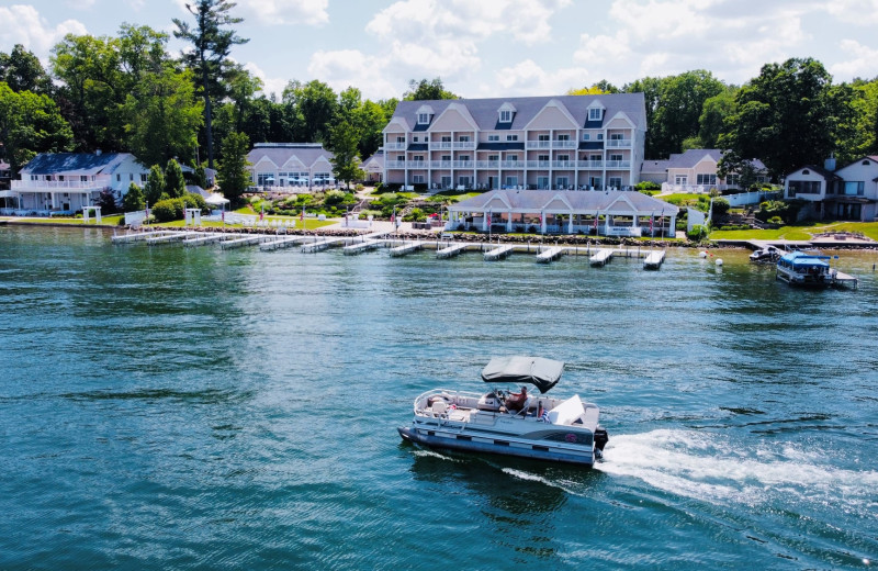 Boating at Bay Pointe Inn Lakefront Resort.