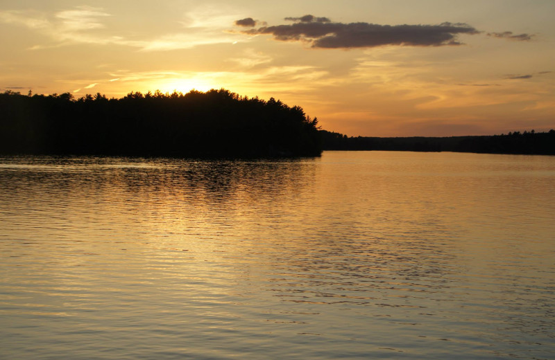 Sunset at Ebel's Voyageur Houseboats.