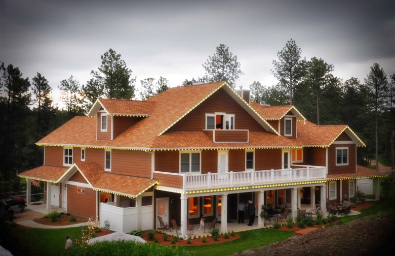 Exterior view of Summer Creek Inn & Spa.