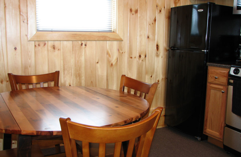 Cottage dining table at Angel Rock Waterfront Cottages.
