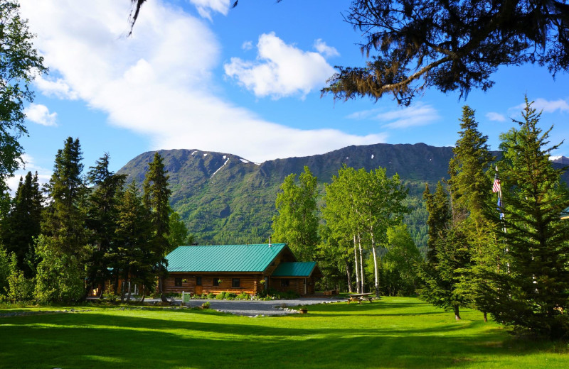 Exterior view of Alaska Heavenly Lodge.