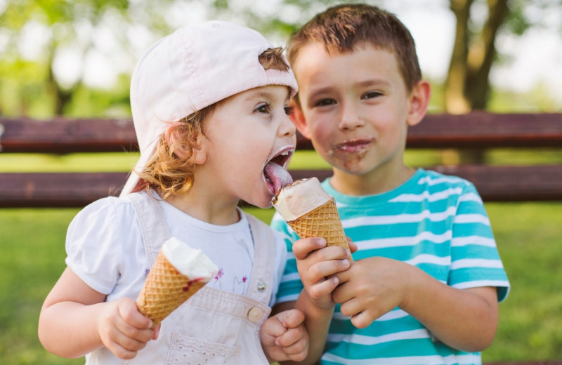 Kids eating ice cream at Roaring Brook Tennis and Ranch Resort.
