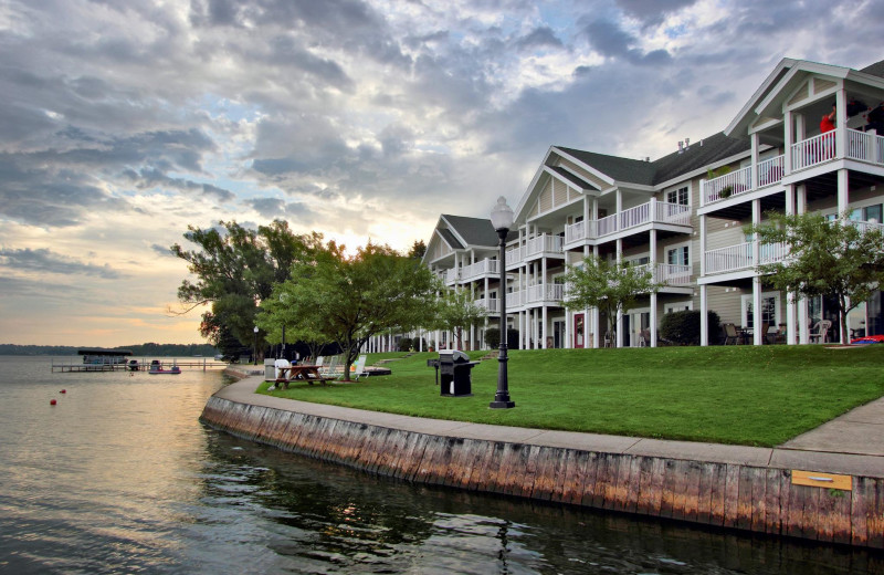 Exterior view of Sunset Shores Resort.