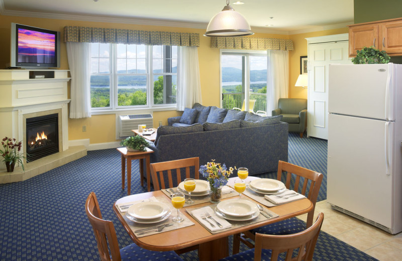 Guest room at Steele Hill Resorts.