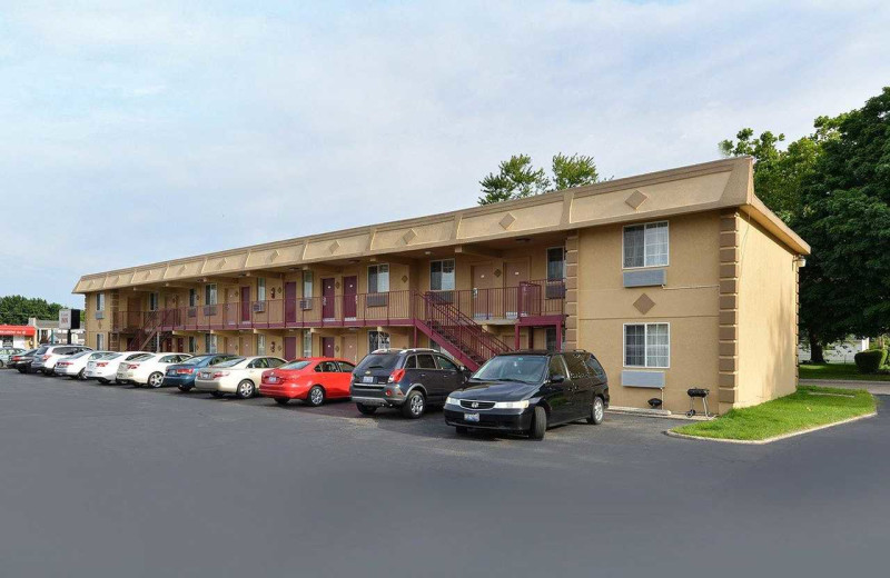 Exterior view of Econo Lodge - St. Joseph.