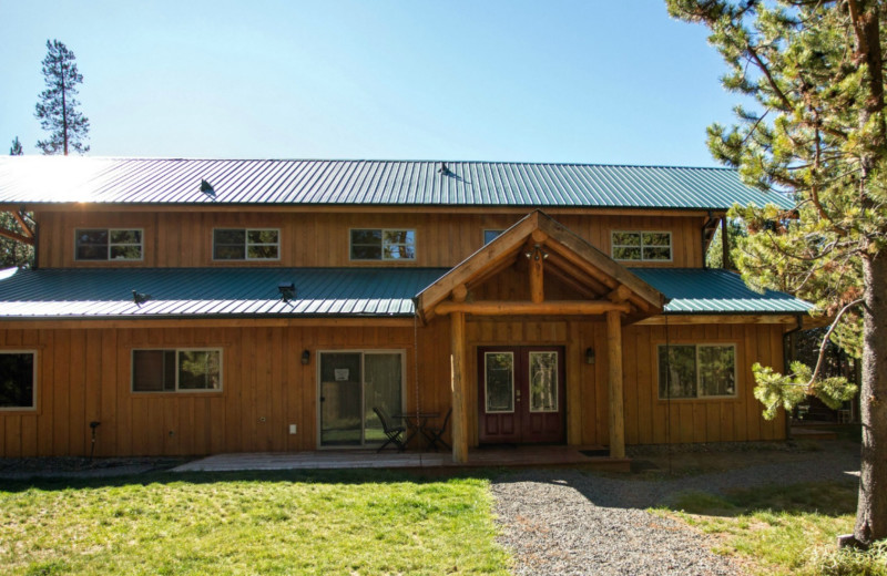 Exterior view of DiamondStone Guest Lodges.