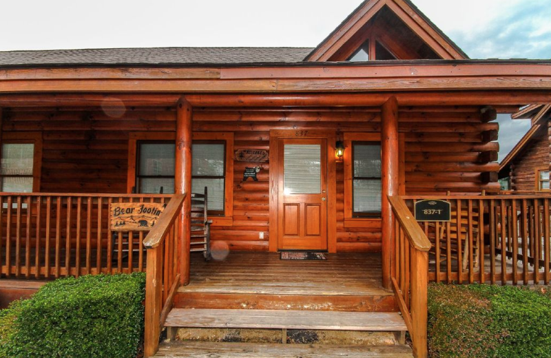 Cabin exterior at Golfview Vacation Rentals.