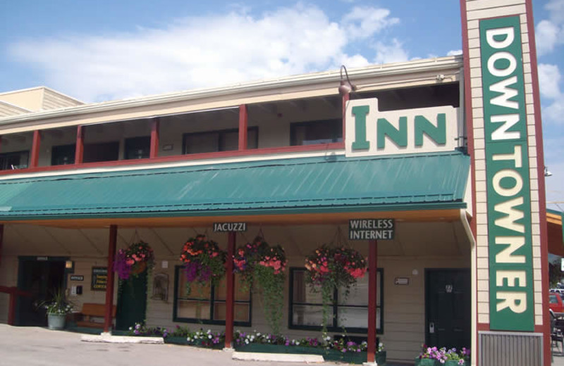 Exterior view of Downtowner Inn.