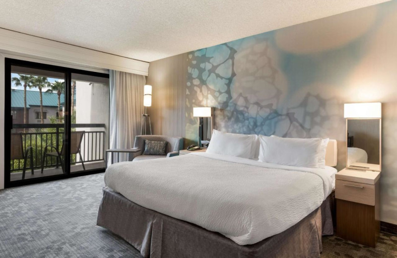 Guest room at Sonesta Select Tempe Downtown.