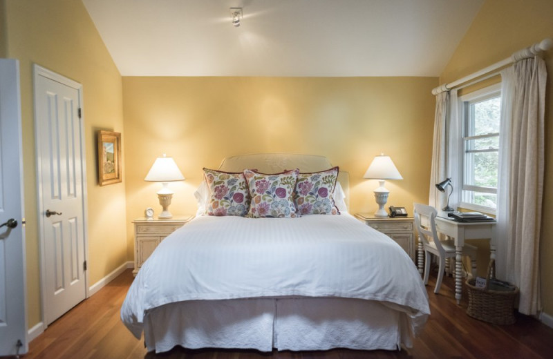 Cottage bedroom at Cottage Grove Inn.