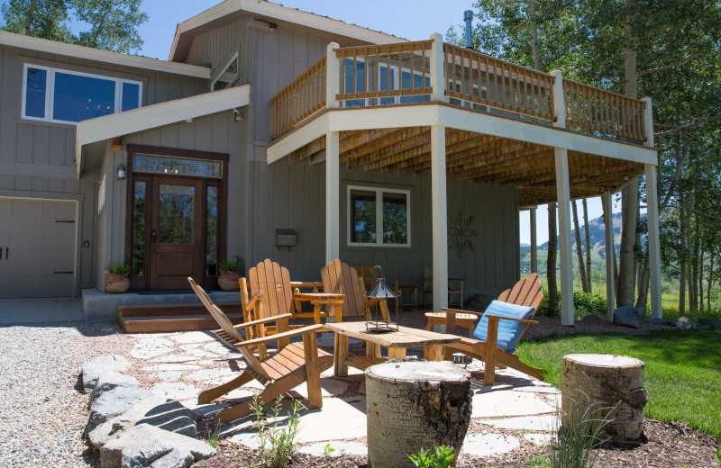 Rental patio at Alpine Getaways.