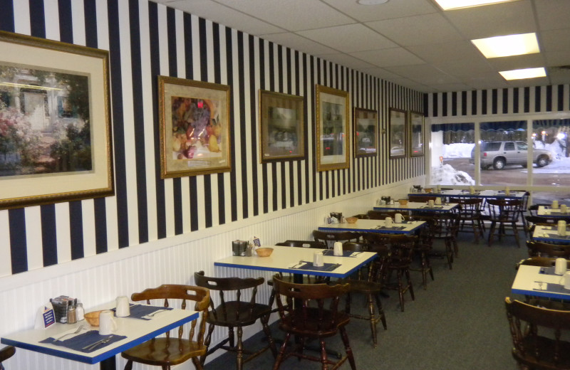 The Yankee Clipper Inn & The Blueberry Muffin Restaurant (North Conway