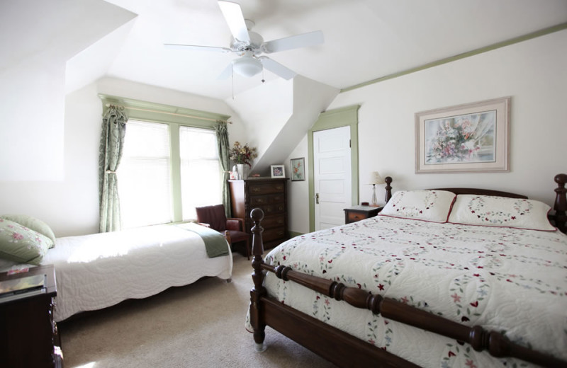 Guest room at Gorge View Bed 