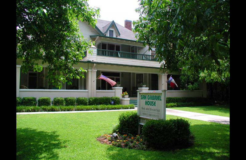 Exterior view of San Gabriel House B & B.