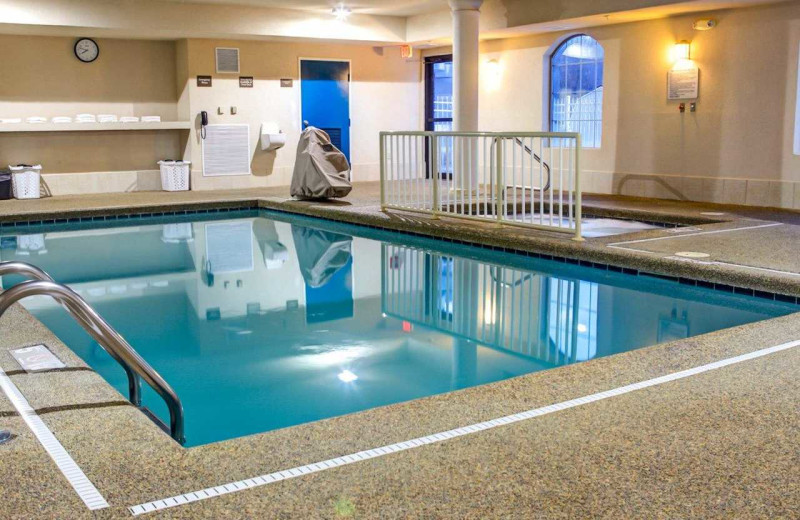 Indoor pool at Comfort Suites Stevensville - St. Joseph.