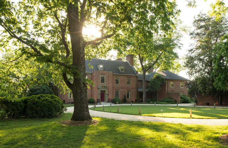 Exterior view of Great Oak Manor.