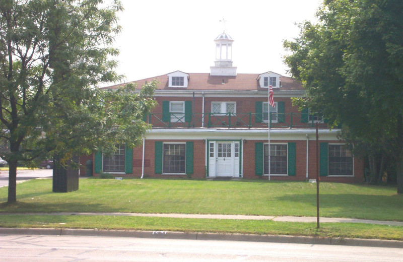 Exterior view of Lamp Post Inn.