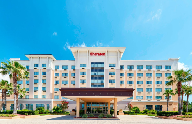 Exterior view of Sheraton Jacksonville Hotel.