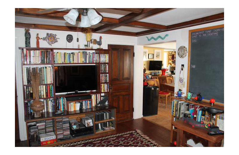 Commons room at Sleeping Bear Bed & Breakfast.