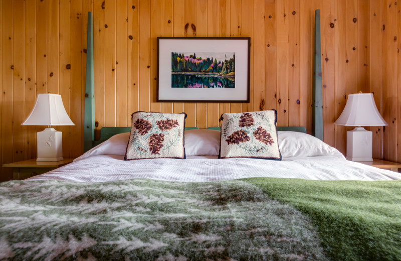 Cabin bedroom at Killarney Lodge in Algonquin Park.