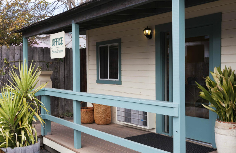 Exterior view of Sonoma Creek Inn.