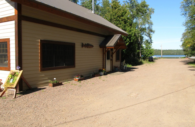 Exterior view of Trout Lake Resort.