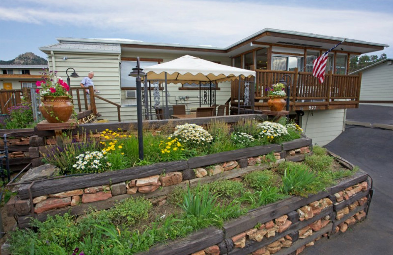 Outdoor patio at Alpine Trail Ridge Inn.