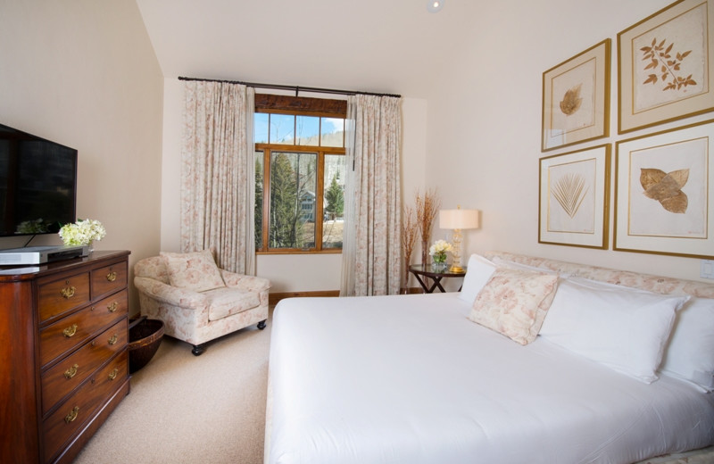 Guest bedroom at Arrabelle at Vail Square.