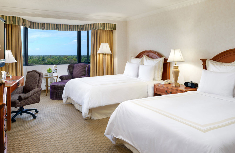 Guest room at Sacramento Marriott Rancho Cordova.