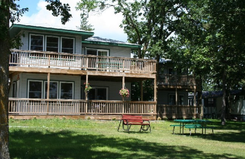 Exterior view of Horseshoe Resort.