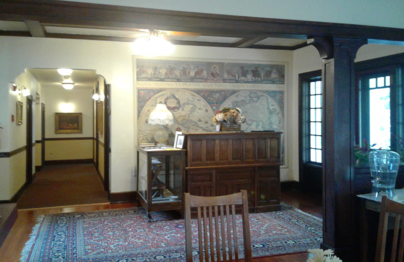 Foyer at Riverside Hot Springs Inn & Spa.